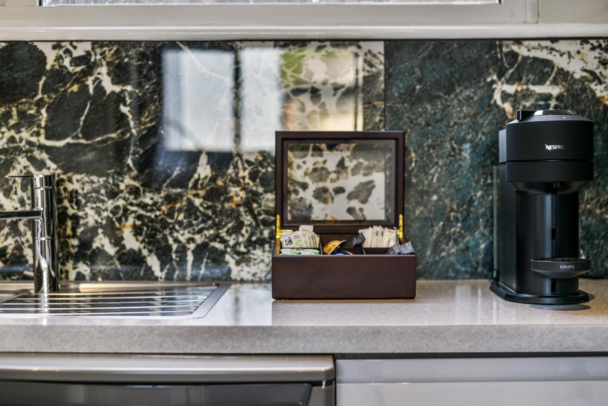 Avari Apartments - Hatton Collection ลอนดอน ภายนอก รูปภาพ